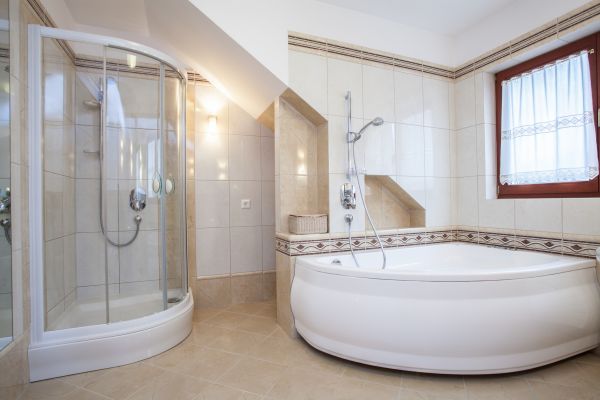 Cost of Oversized Bathtub Installation in Kaysville